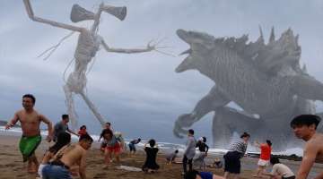 Godzilla vs. Siren Head in real life 哥吉拉大戰警笛頭