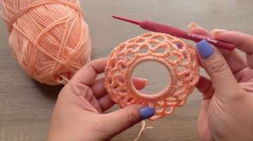 SELL AS MANY as you can crochet ! A super simple and useful idea.